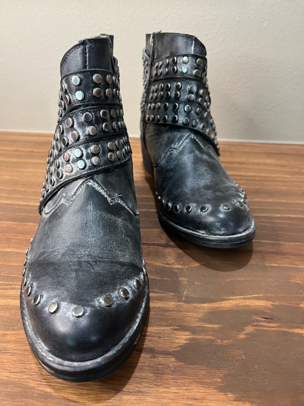 CIRCLE G BLACK Distressed  MOTO Leather Studded Booties SZ 8 MADE IN MEXICO EUC - Picture 3 of 10